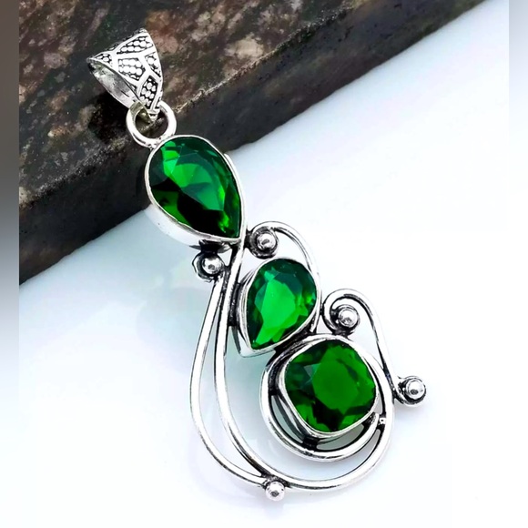 GREEN QUARTZ PENDANT - Picture 6 of 6